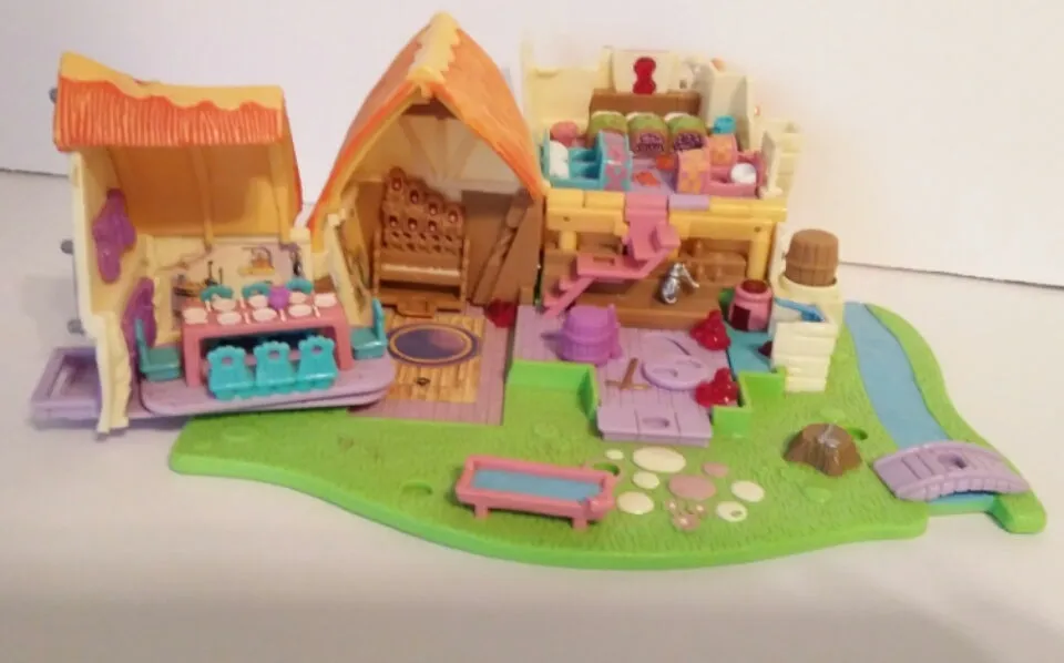 Bluebird Polly Pocket Disney Snow White 7 Dwarfs Cottage