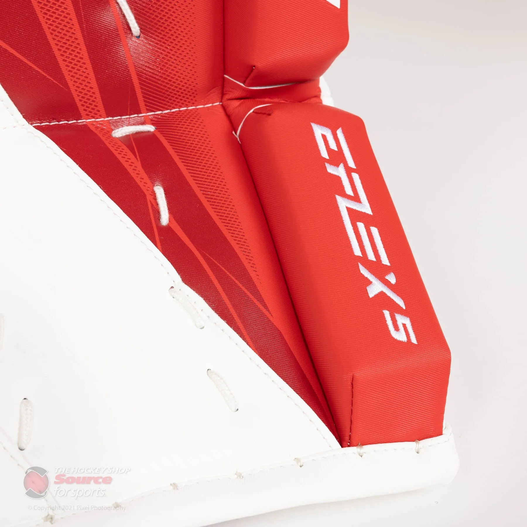 CCM Extreme Flex 5 Senior Goalie Leg Pads