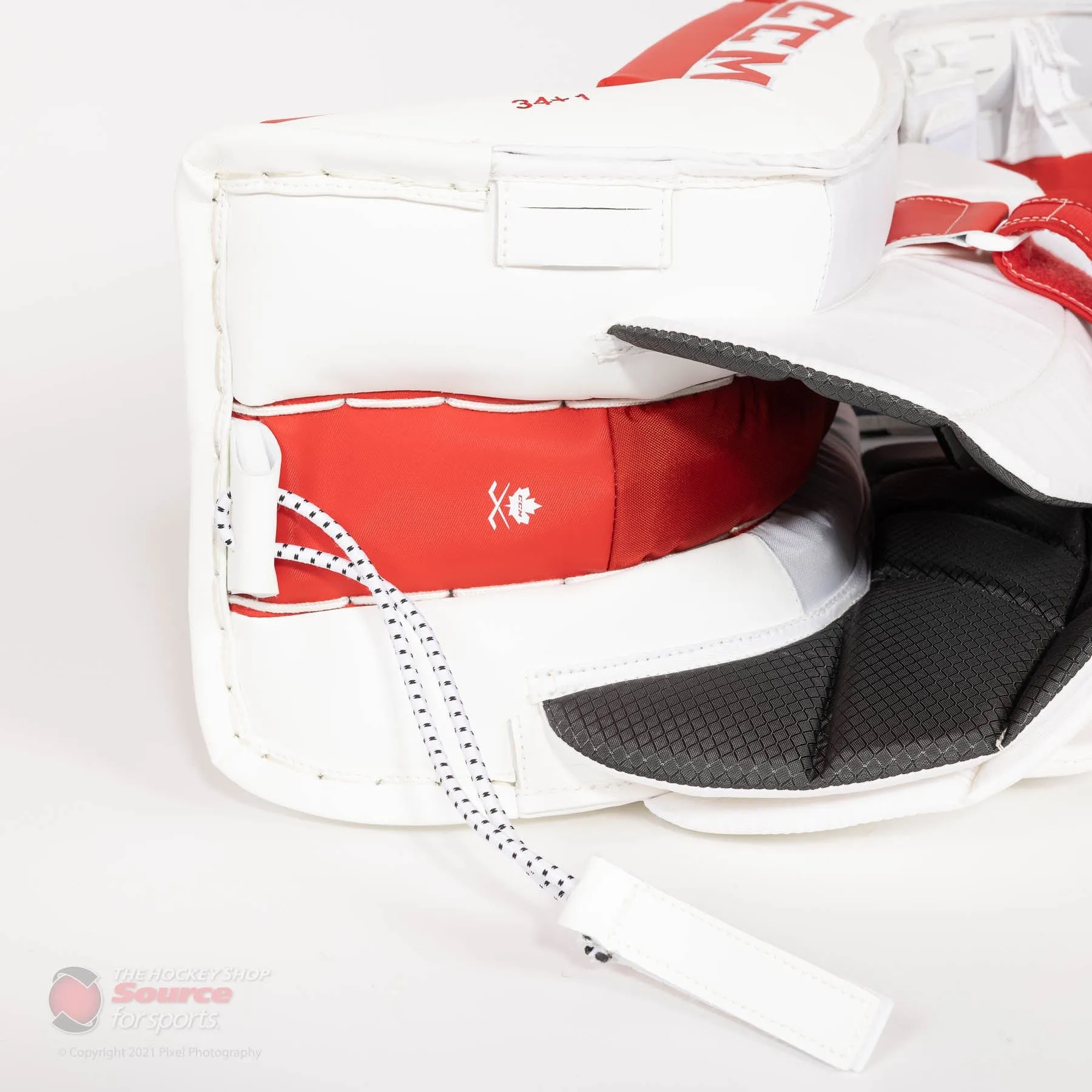 CCM Extreme Flex 5 Senior Goalie Leg Pads