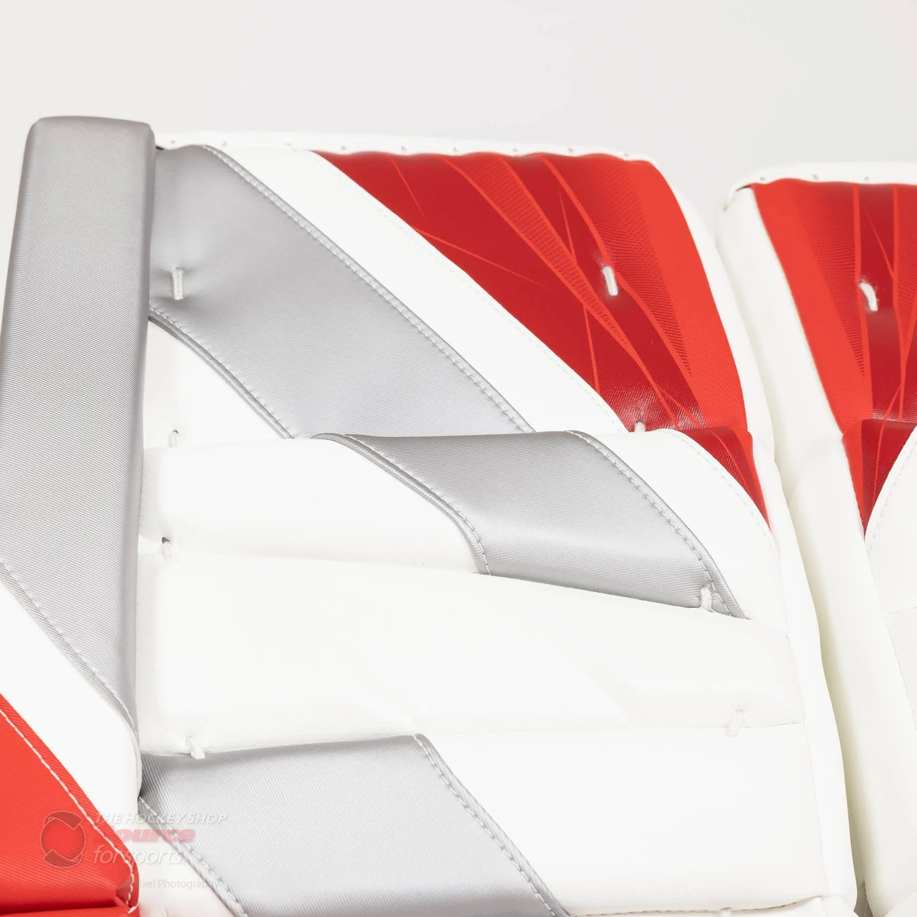 CCM Extreme Flex 5 Senior Goalie Leg Pads