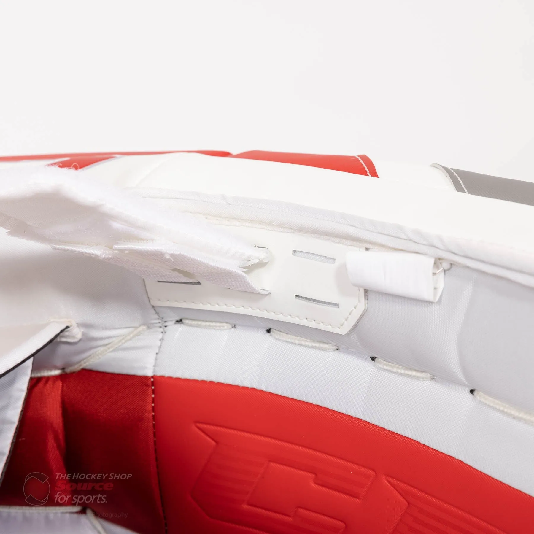CCM Extreme Flex 5 Senior Goalie Leg Pads