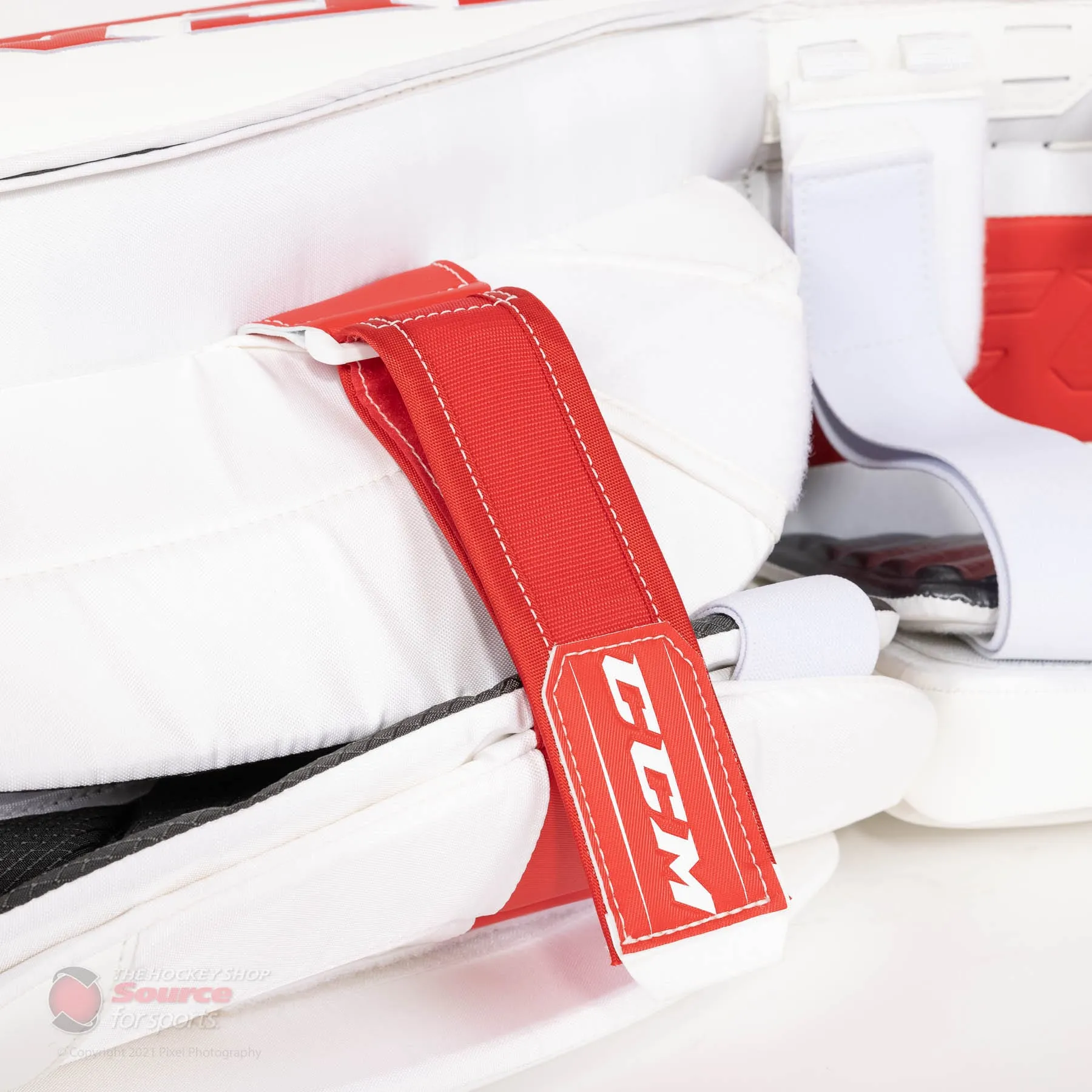 CCM Extreme Flex 5 Senior Goalie Leg Pads