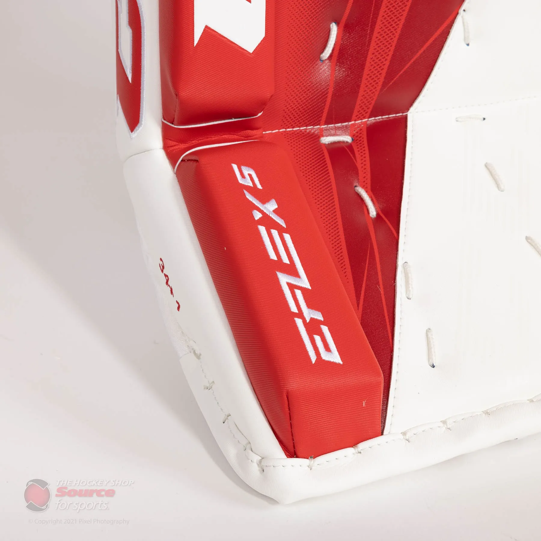CCM Extreme Flex 5 Senior Goalie Leg Pads