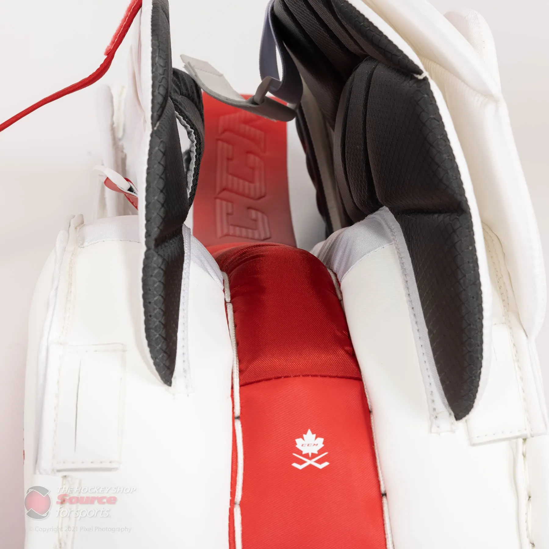 CCM Extreme Flex 5 Senior Goalie Leg Pads