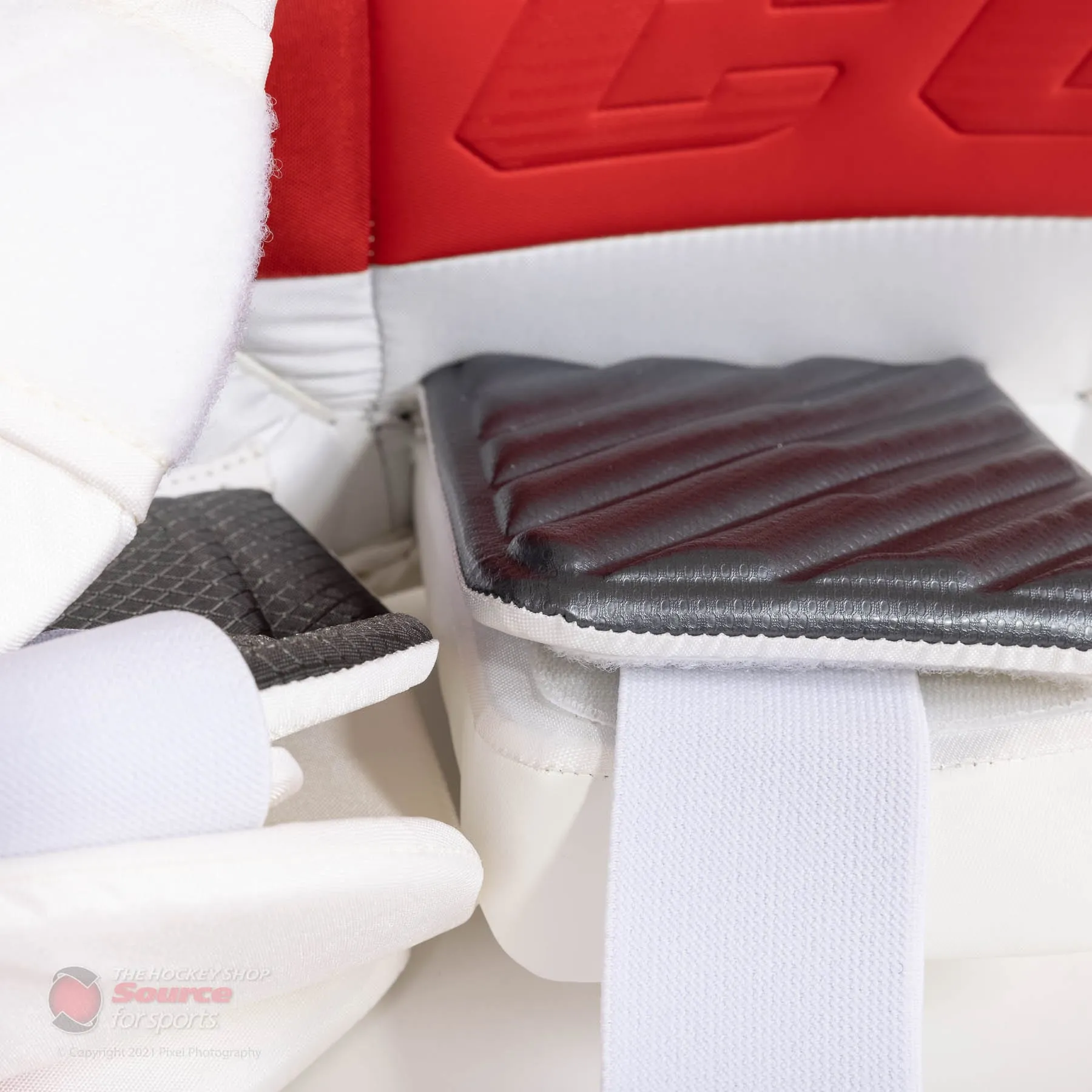 CCM Extreme Flex 5 Senior Goalie Leg Pads