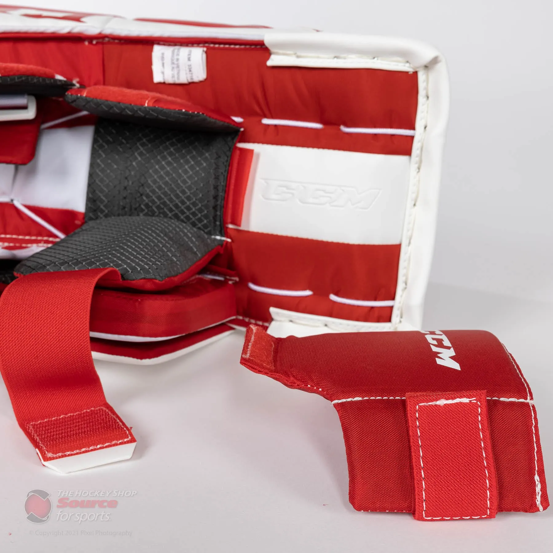 CCM Extreme Flex E5.5 Youth Goalie Leg Pads