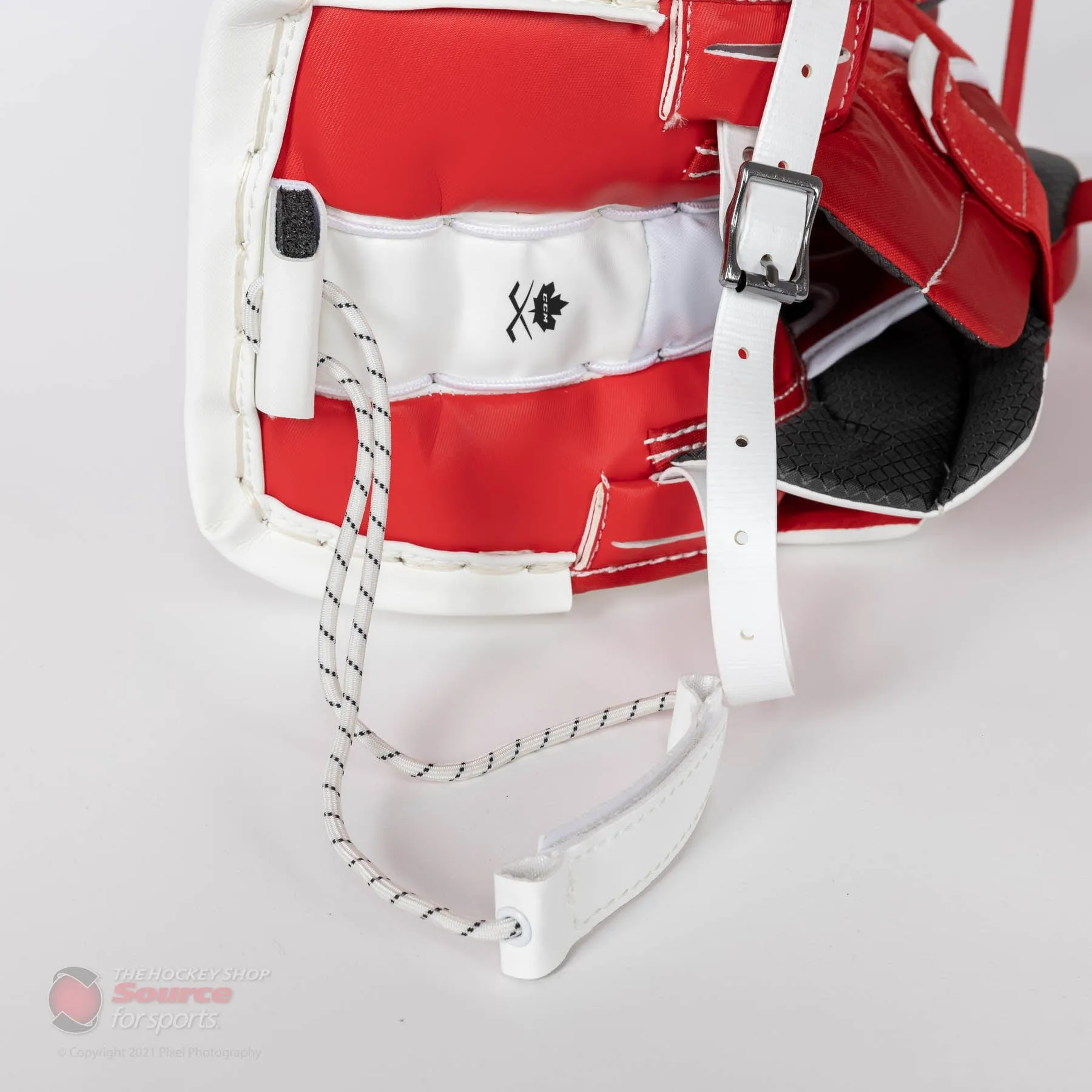 CCM Extreme Flex E5.5 Youth Goalie Leg Pads