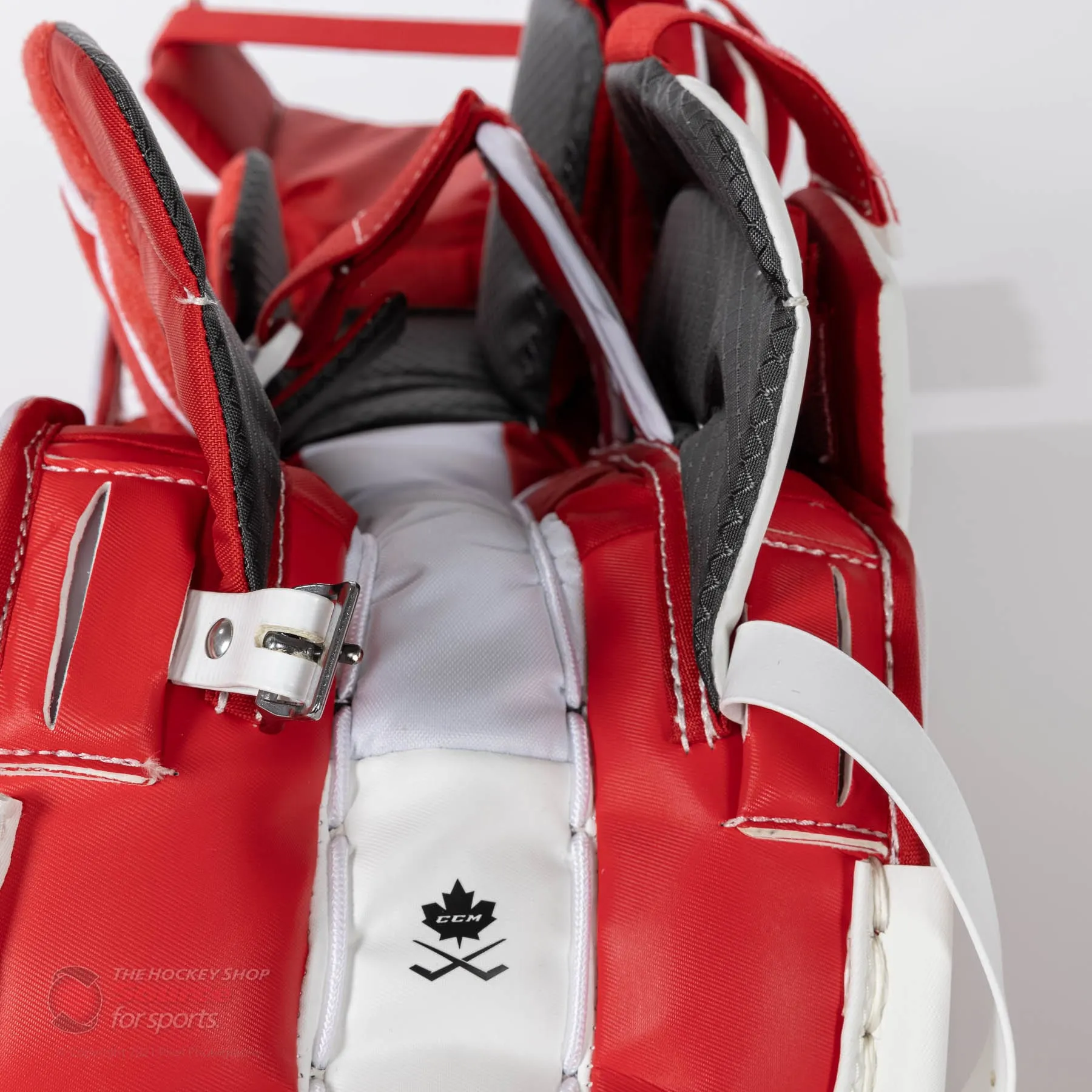 CCM Extreme Flex E5.5 Youth Goalie Leg Pads