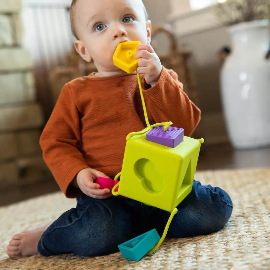 Fat Brain Toys Oombee Cube