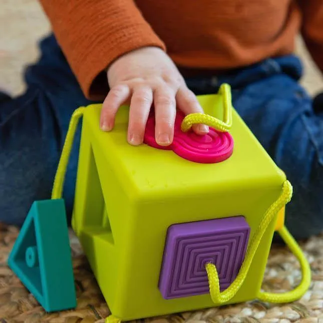 Fat Brain Toys Oombee Cube