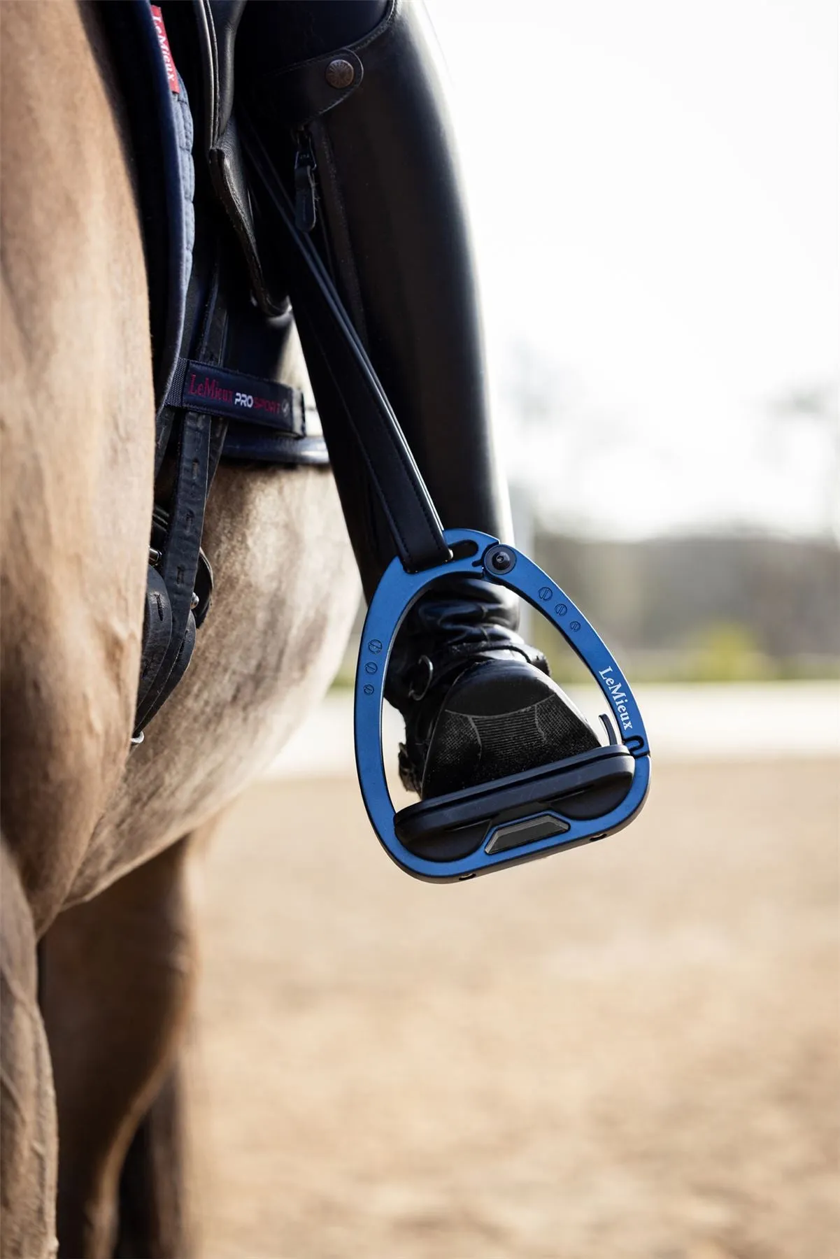 LeMieux Vector Balance Stirrup