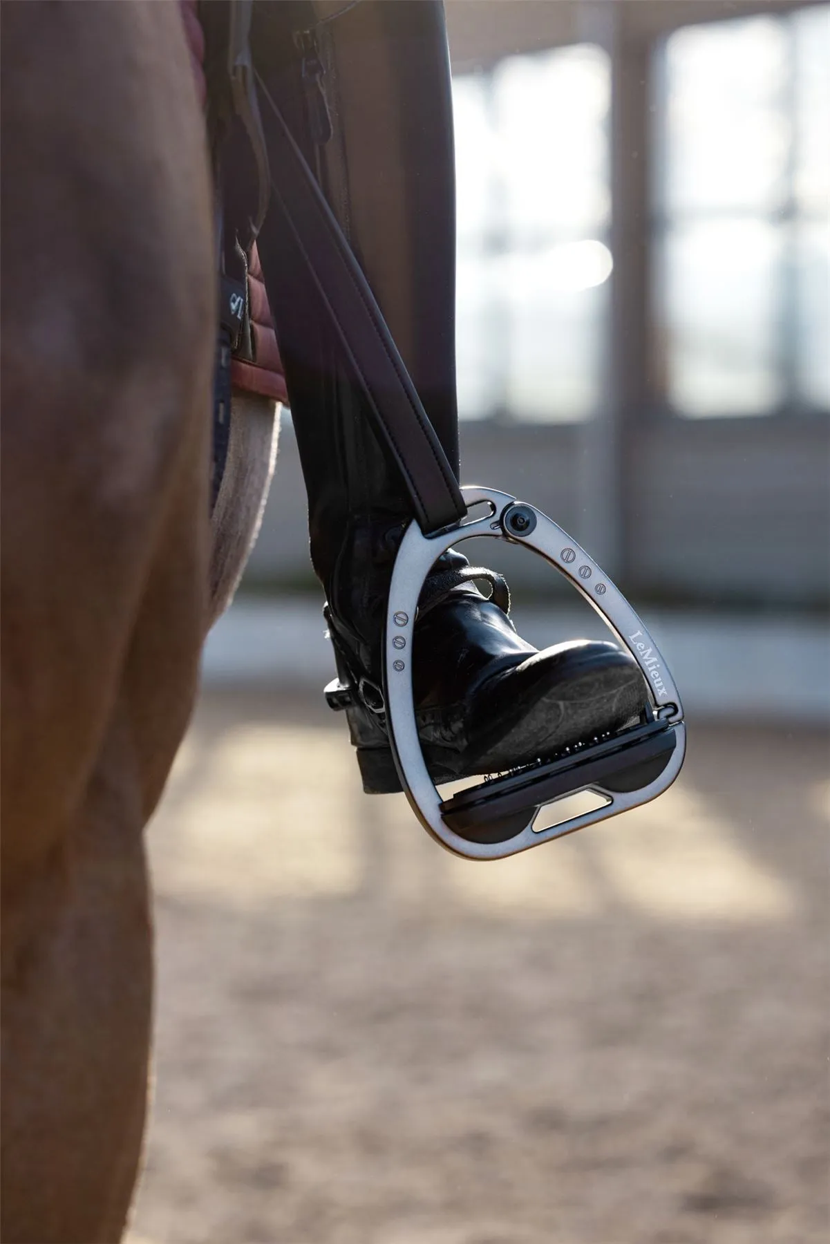 LeMieux Vector Balance Stirrup