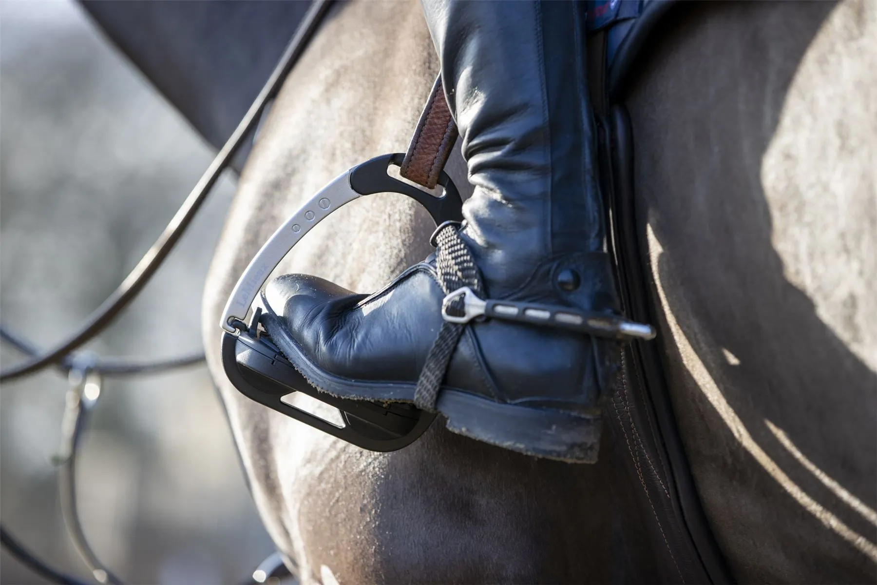 LeMieux Vector Balance Stirrup