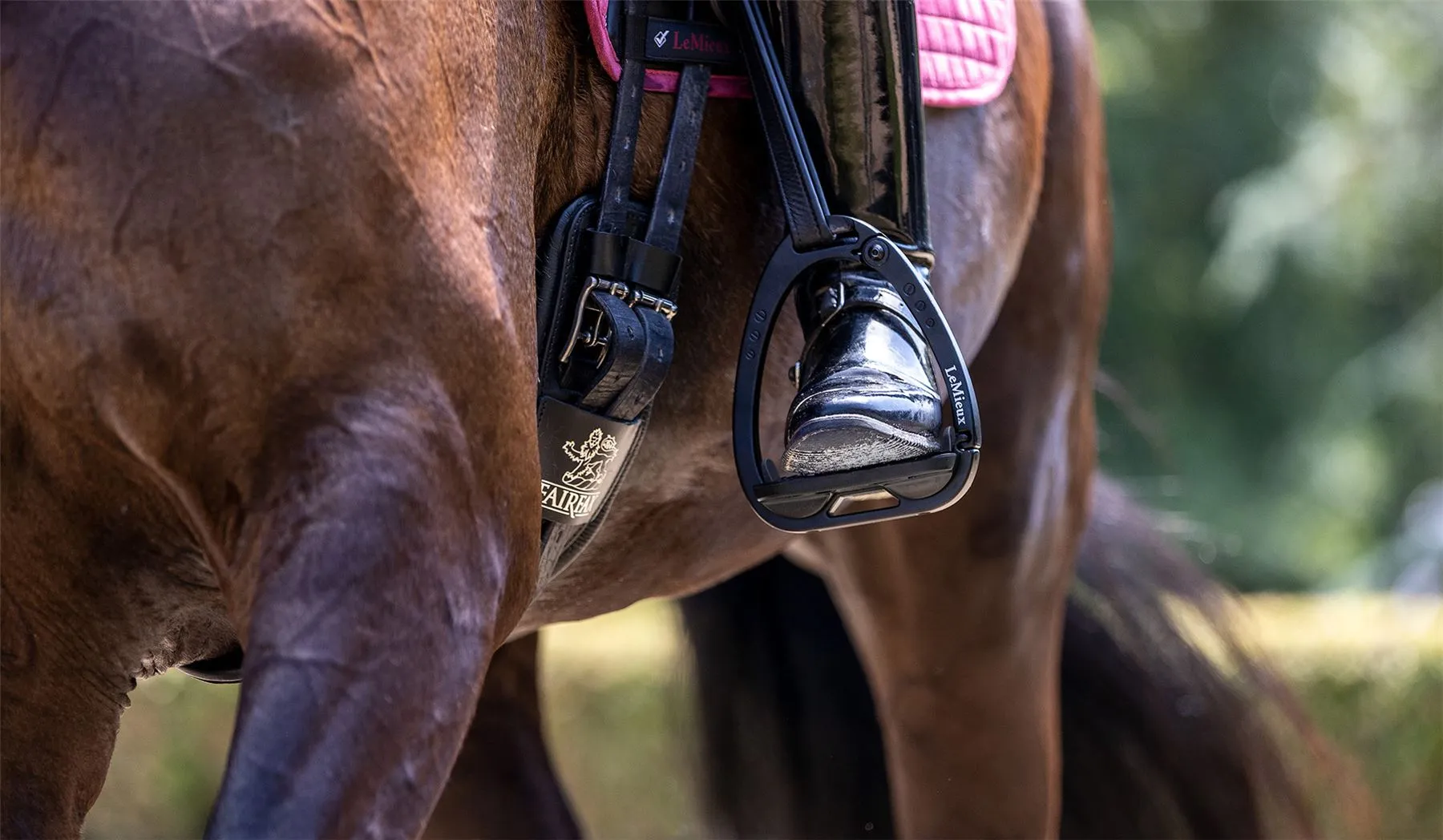LeMieux Vector Balance Stirrup