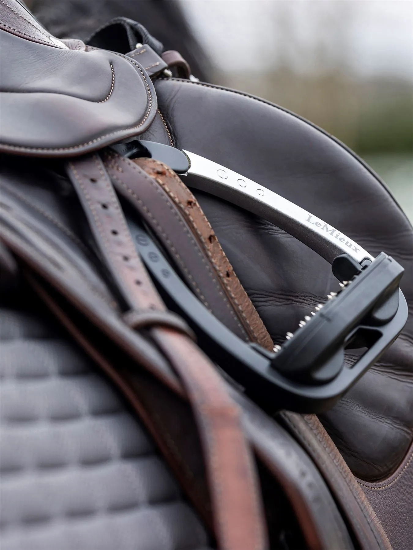 LeMieux Vector Balance Stirrup
